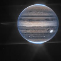 Jupiter s polárními zářemi a slabým prstencem Autor: NASA/ESA/CSA/STScI