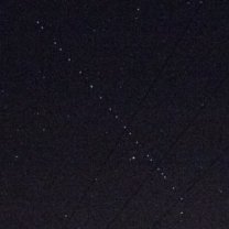 Starlinky V2-mini (start 12. 9. 2023) zachycené 14. 9. 2023, 21:03 SELČ (Canon 6D, Sigma Art 35 mm, 0,25 s, ISO 6400) Autor: Martin Gembec