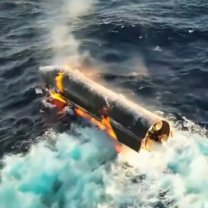 Záběr na Starship S40 po dosednutí na vodní hladinu 25. 7. 2026 po zkušebním letu IFT-13. Tentokrát neexplodovala. Autor: SpaceX