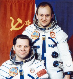Posádka Sojuzu 28 - vlevo Alexej Gubarev , vpravo V. Remek        (kosmonaut-výzkumník).