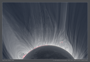 Detail koróny a chromosféry. Autoři: M. Druckmüller, V. Rušin, M. Dietzel a P. Aniol.
