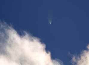 Kometa McNaught na denní obloze. Autor: Stephan Seip.
