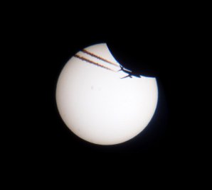 Zatmění Slunce a letadlo 20. března 2015 Autor: Petr Hykš