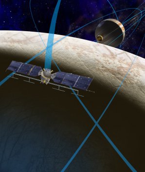 Představa sondy Europa Clipper nad měsícem Europa. Autor: NASA.