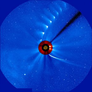 Kometa v blízkosti Slunce v zorném poli sondy SOHO Autor: ESA/NASA/SOHO/SDO/GSFC