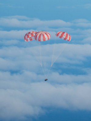 Orion se vrací z prvního testovacího letu vesmírem, prosinec 2014 Autor: NASA