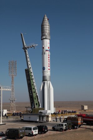 58 metrů vysoký Proton se sondou ExoMars na startovní rampě Autor: spaceflightnow.com