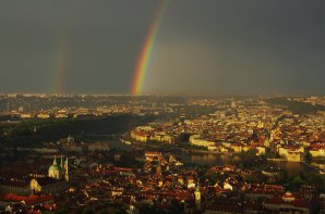 Duha nad Prahou z Petřínské rozhledny. Autor: Tomáš Tržický