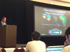 Přednáška na téma gravitačních vln na konferenci Americké astronomické společnosti 2016. Autor: Vladimír Karas.