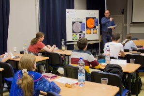 Finále kategorie CD Astronomické olympiády 2016. Autor: Vendula Doubravská, Astronomická olympiáda.