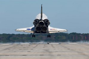 Návrat raketoplánu z mise STS-129 Autor: NASA