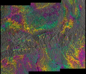 První interferogram z družic Sentinel-1 Autor: ESA.