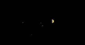 Jupiter včetně největších měsíčků kamerou sondy Juno 21. června ze vzdálenosti asi 11 milionů km Autor: NASA