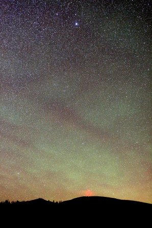 Výrazný airglow nad Kráľovou hoľou Autor: Marián Dujnič