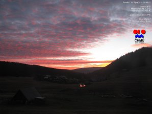 Ranní červánky na Jizerce 31. 10. 2016. Autor: ČHMÚ