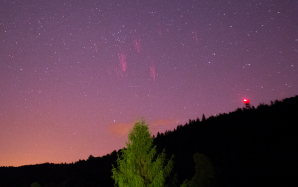 Red Sprite nad Libereckem 26. června 2016 ve 0:03 SELČ, ve vzdálenosti cca 150 km. Zachycen přes Canon EOS 100D (mod) + Samyang 16 mm f/2 (f/2.8), ISO 3200, 10 s. Využito UFO Capture, SONY Effio. Autor: Daniel Ščerba