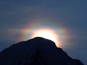 Barevné prstence koróny kolem zastíného Slunce. Belanské Tatry, 17. 11. 2016. Autor: Petr, OK1IN