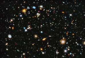 Hubblovo ultrahluboké pole obsahuje nejslabší galaxie až 10 miliardkrát slabší, než hvězdy viditelné pouhým okem. Vzznikaly 100 miliónů let po Velkém třesku. Autor: APOD, NASA, ESA