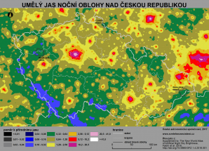 Mapa světelného znečištění v České republice (převzato z Falchi et al. 2016). Světle modré oblasti jsou místa s nejnižší mírou světelného znečištění v České republice. Nejvíce světla je pak v okolí velkých měst a aglomerací. Tmavě modré, šedé a černé oblasti se u náš již nenacházejí. Na mapě jsou také vyznačeny oblasti tmavé oblohy založené do roku 2016: Jizerská (JOTO), Beskydská (BOTO) a Manětínská (MOTO). Autor: Martin Mašek, Fabio Falchi