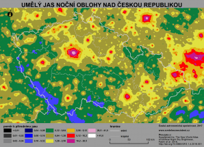 Mapa světelného znečištění v České republice (převzato z Falchi et al. 2016). Světle modré oblasti jsou místa s nejnižší mírou světelného znečištění v České republice. Nejvíce světla je pak v okolí velkých měst a aglomerací. Tmavě modré, šedé a černé oblasti se u náš již nenacházejí. Autor: Martin Mašek, Fabio Falchi