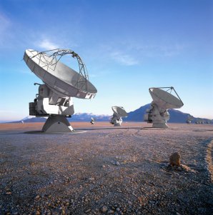 Radioteleskopy ALMA na plošině Chajnantor v severní Chile ve výšce 5040 m n. m. Autor: luiscalcada.scienceoffice.org