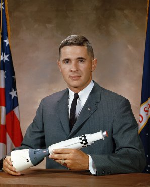 Astronaut William Anders na oficiální fotografii NASA Autor: Wikipedie