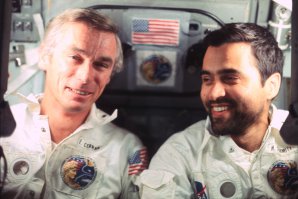 Gene Cernan (vlevo) a Harrison Schmitt během letu Apolla 17 Autor: www.spacefacts.de