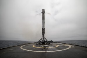 První stupeň rakety Falcon 9 po návratu na mořskou plošinu Autor: SpaceX - flickr