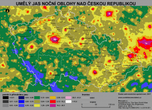 Mapa světelného znečištění v České republice (převzato z Falchi et al. 2016). Světle modré oblasti jsou místa s nejnižší mírou světelného znečištění v České republice. Nejvíce světla je pak v okolí velkých měst a aglomerací. Tmavě modré, šedé a černé oblasti se u náš již nenacházejí. Autor: Martin Mašek, Fabio Falchi