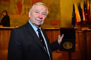 Prof. Jiří Bičák byl oceněn Nušlovou cenou pro rok 2017 za celoživotní přínos české astronomii. Autor: David Malík.