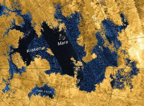 Černou a modrou barvou je vyznačena rozloha Kraken Mare na Titanu Autor: NASA/JPL-Caltech/ASI/USGS