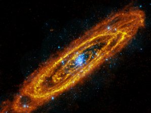 Galaxie M31 na kombinovaném snímku v infračerveném a rentgenovém záření Autor: NASA/ESA