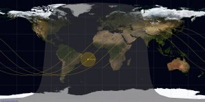 Mapa pohybu stanice Tiangong 1 během 6hodinového zánikového okna v noci na pondělí. Ve žlutém kolečku je poloha stanice v nejpravděpodobnějším čase zkázy, v 02:47 SELČ 2. dubna. Autor: Spaceflight101.com