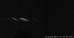 Obrázek 1: Detailní snímek spektra bolidu zaznamenaný spektrografem na Hvězdárně Valašské Meziříčí. Autor: Hvězdárna Valašské Meziříčí