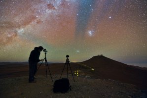 Fotoambasador Babak Tafreshi v akci. Autor: Y. Beletsky (LCO)/ESO