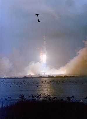 Velmi zamžený start Saturnu V s Apollem 12 dne 14. listopadu 1969 Autor: Apollo Lunar Surface Journal