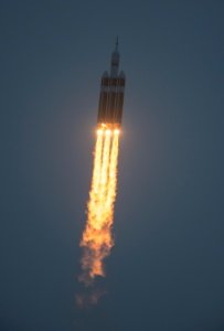Prostředkem cesty do kosmu je roky ověřená nosná raketa Delta IV Heavy s horním stupněm. Autor: mars.nasa.gov