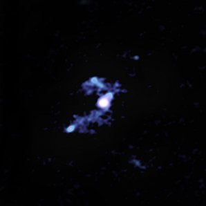 ALMA odhalila, jak galaxie W2246-0526 vysává hmotu ze tří svých souputníků Autor: ALMA (ESO/NAOJ/NRAO),T. Díaz-Santos et al.; S. Dagnello (NRAO/AUI/NSF)
