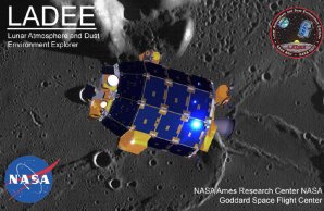 Sonda LADEE nad povrchem Měsíce Autor: NASA