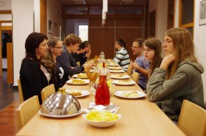 Slavnostní večeře ve fakultním Gastrocentru v areálu na Hradecké ulici. Autor: Simona Beerová