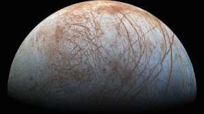 Pohled na Jupiterův měsíc Europa Autor: NASA/JPL/University of Arizona