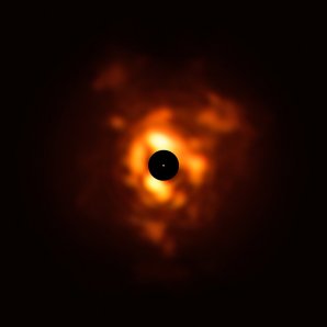 Prachové obálky Betelgeuse na snímku v infračervené oblasti z přístroje VLT/VISIR Autor: ESO/P. Kervella/M. Montargès et al./Eric Pantin