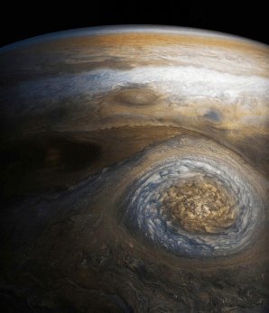 Ve svém mládí oběhl Jupiter třikrát kolem Slunce za dobu, kdy Saturn vykonal dva oběhy Autor: NASA/JPL Caltech/SwRI/MSSS/Gerald Eichstädt/Seán Doran