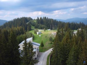 Areál observatoře Rozhen z ochozu dvoumetrového dalekohledu Autor: Zdeněk Bardon