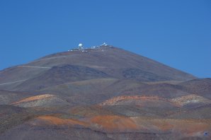 Celá observatoř ESO, La Silla v Chile při pohledu od vstupní brány Autor: Zdeněk Bardon