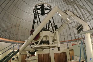 Dalekohled 1,52 m Steward Observatory Telescope. SkyCenter, Mt. Lemmon, Arizona, USA Autor: Zdeněk Bardon