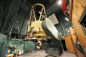 The Bok Telescope (průměr zrcadla 2,3 metru). Observatoř Kitt Peak, Arizona, USA Autor: Zdeněk Bardon