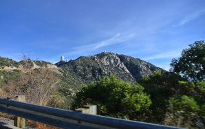 Pohled na observatoř Kitt Peak z příjezdové cesty. Arizona, USA Autor: Zdeněk Bardon