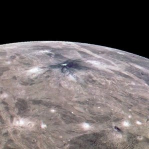 Detailní snímek povrchu měsíce Ganymed pořízený sondou Juno 7. 6. 2021 ze vzdálenosti 1 050 km Autor: NASA/JPL-Caltech/SwRI/MSSS, Image processing by Thomas Thomopoulos