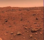 První barevný snímek z povrchu Marsu pořízený sondou Viking 1. Autor: NASA/JPL